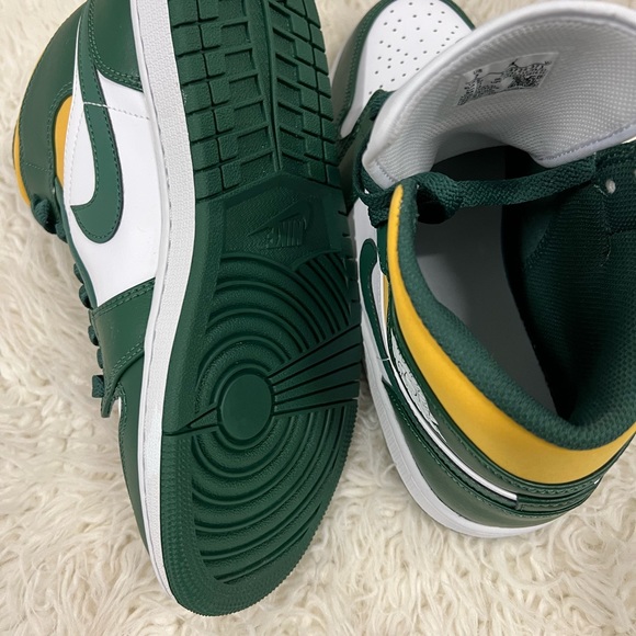 NIB Mens Air Jordan 1 Mid Noble Green Pollen White - Picture 6 of 8